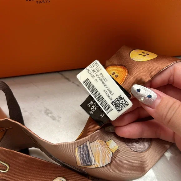 Hermes In the Pocket Twilly - Beige / Orange / Sable - Picture 4 of 5